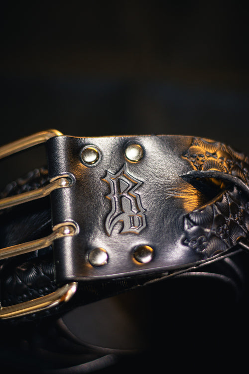 Ceinture en cuir de caractère— repoussée à la main