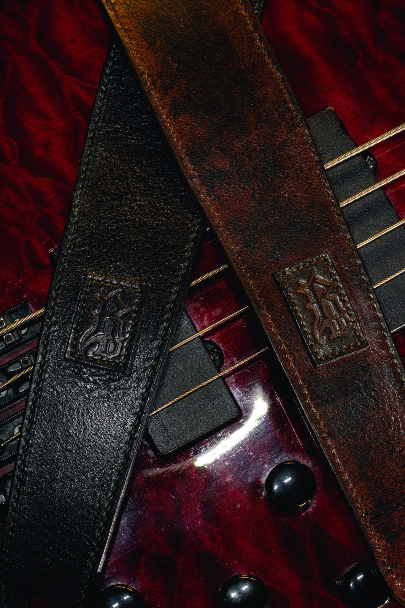 Sangle de guitare en cuir pleine fleur - Finition noire brillante