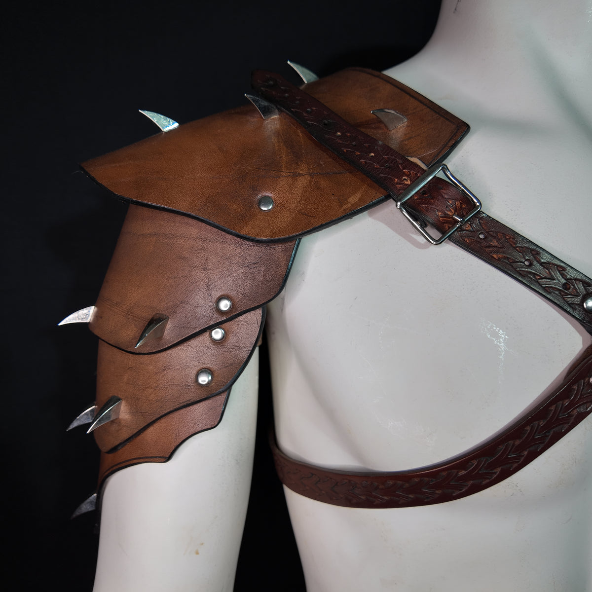 Spalières en cuir – Armure RODEN