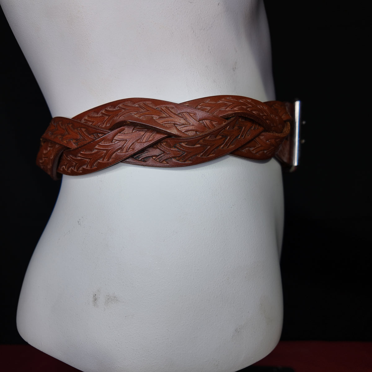 Ceinture en cuir tannage végétal repoussée main – Noyer | RODEN