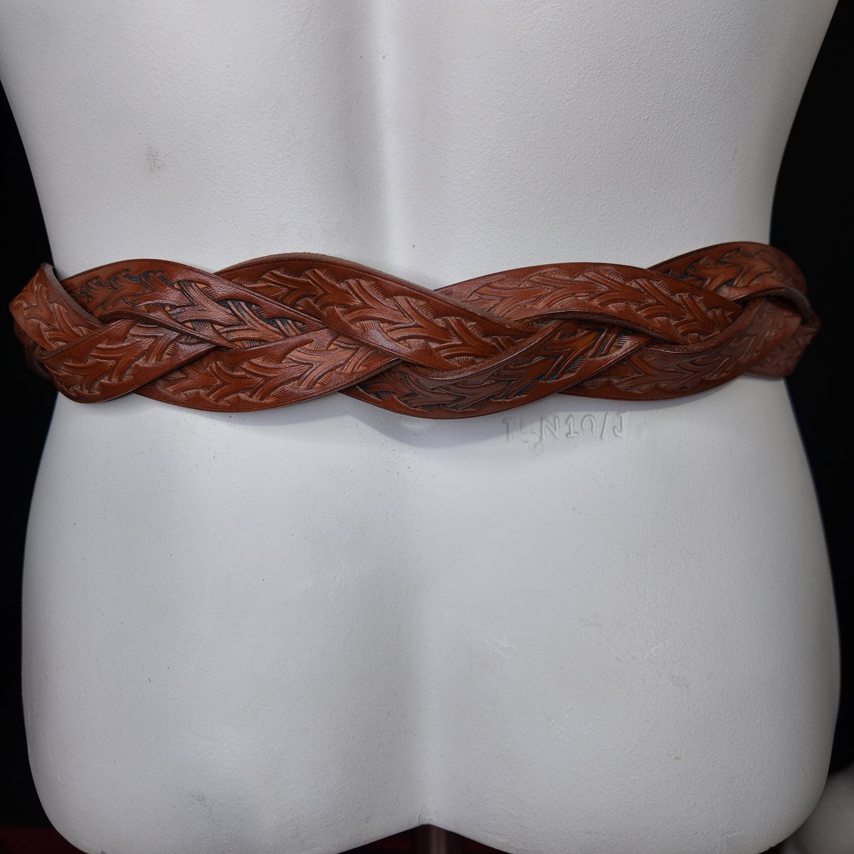 Ceinture en cuir tannage végétal repoussée main – Noyer | RODEN