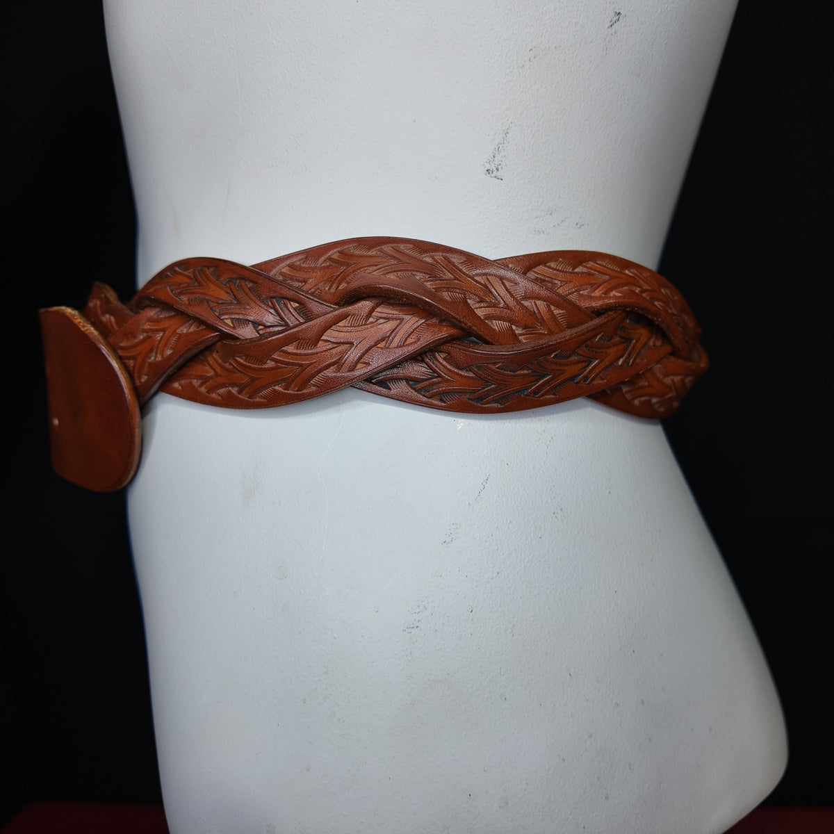 Ceinture en cuir tannage végétal repoussée main – Noyer | RODEN