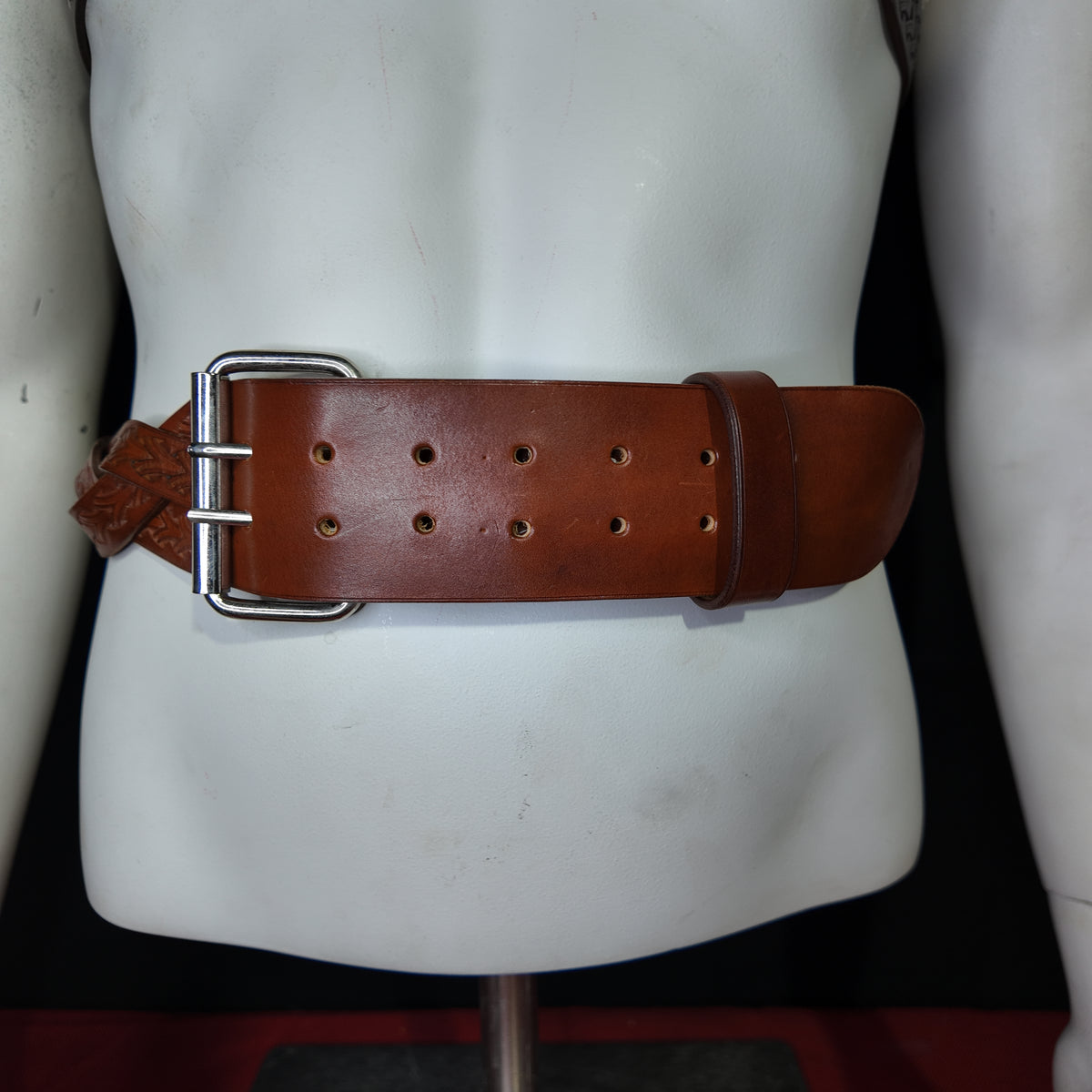 Ceinture en cuir tannage végétal repoussée main – Noyer | RODEN