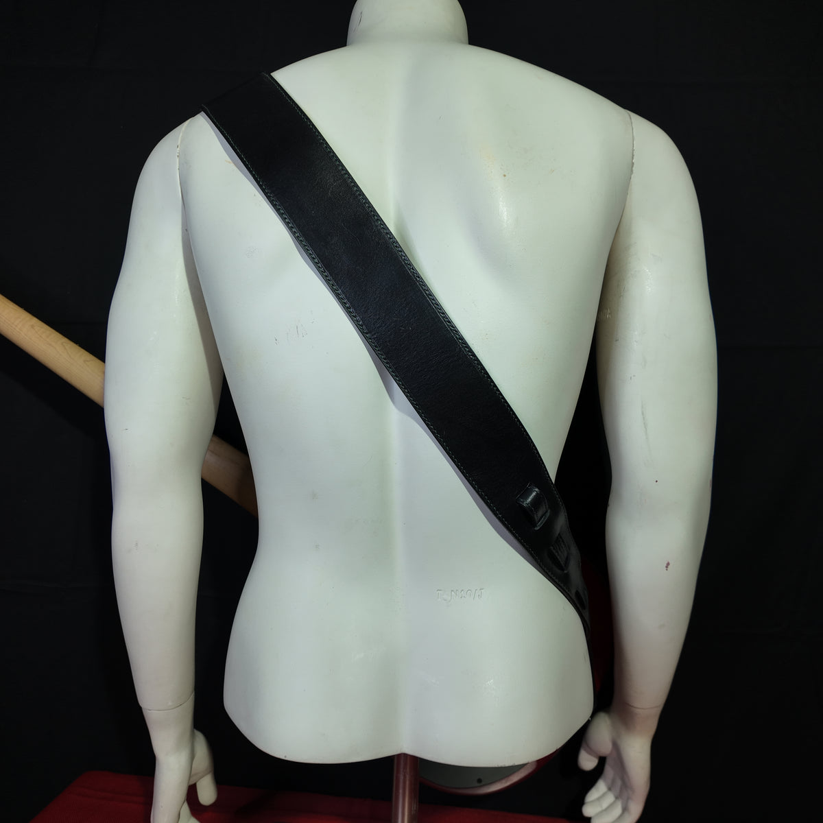 Sangle de guitare en cuir noir – Ébène Signature | RODEN Manufacto
