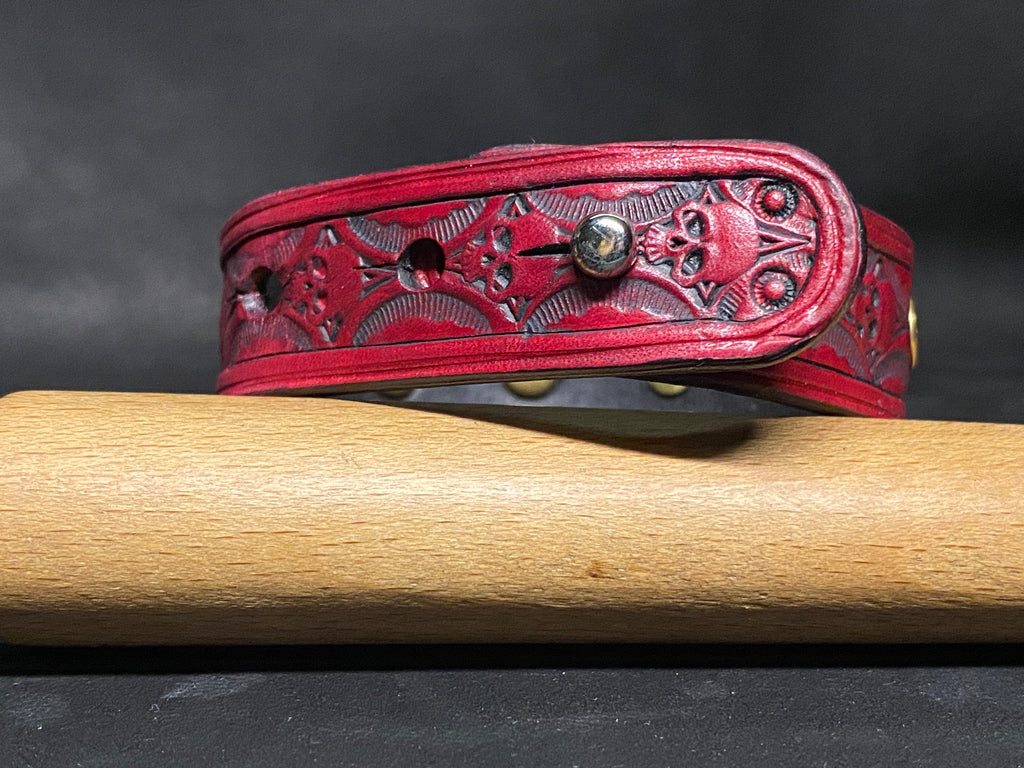 Bracelet en cuir Rubis – Sceau Infernal